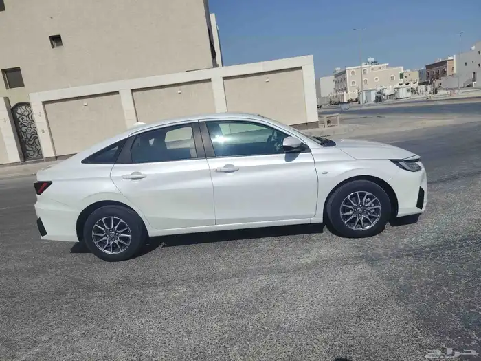 تويوتا يارس 2024 4