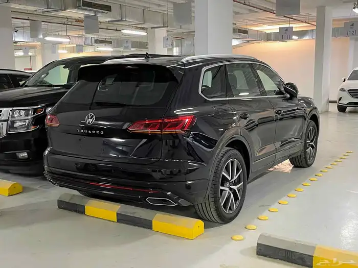جيب طوارق فولكس واجن أسود R-line 2022 Touareg Volkswagen SUV 2