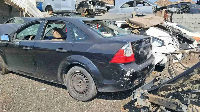 للبيع قطع غيار مستعمله فوكس موديل2011 0