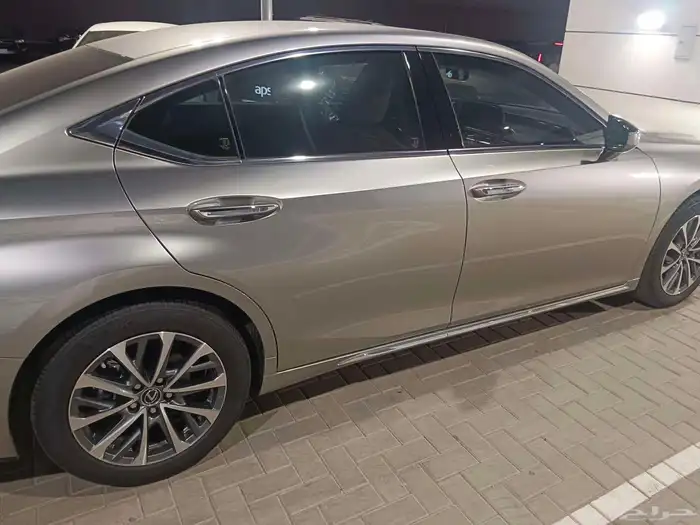 لكزس ES350 موديل 2025 4
