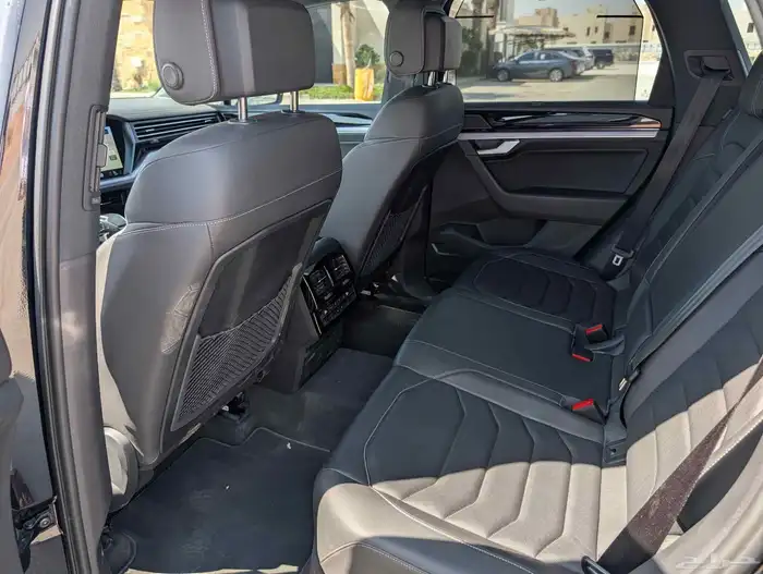جيب طوارق فولكس واجن أسود R-line 2022 Touareg Volkswagen SUV 8
