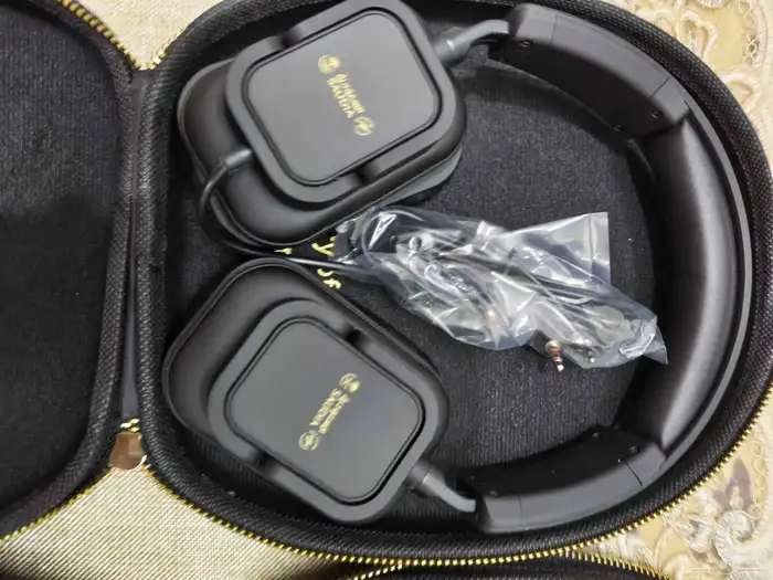 شنط الخطوط السعودية جديدة 4