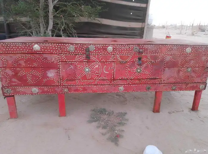 صندوق من التراث القديم لمحبين النوادر 1