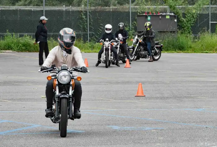 تعليم قيادة دبابات - تعليم دراجات نارية - دورة تدريبية 10