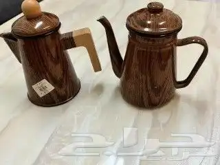 مطبخ صغير مع طاولة طعام ومستلزمات مطبخ جديدة 5