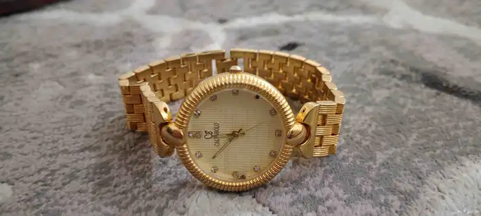 ساعتين ماركة نسائيه 2