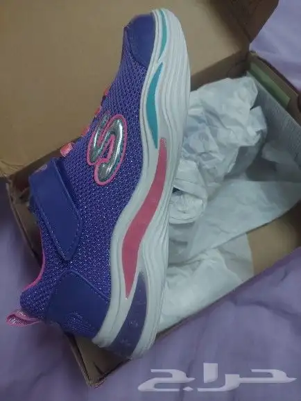 سكيتشرز جديدة للبيع رائعة نورها قوى وتنور بالحركة مقاس32 4