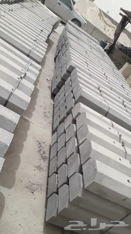 توفر لدينا احواض زراعة للحدائق والاماكن العامة وأيضا  كراسي 5