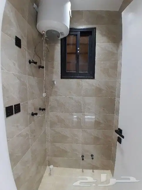 للبيع شقه دور ثاني مصعد راكب جاهز تشطيب راقي بدرة الموسي 9