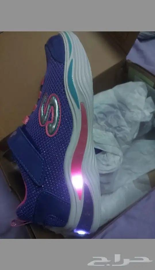 سكيتشرز جديدة للبيع رائعة نورها قوى وتنور بالحركة مقاس32 1