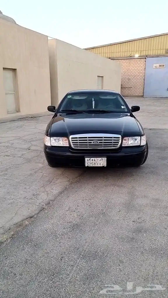 للبيع فورد فيكتوريا 2011 4