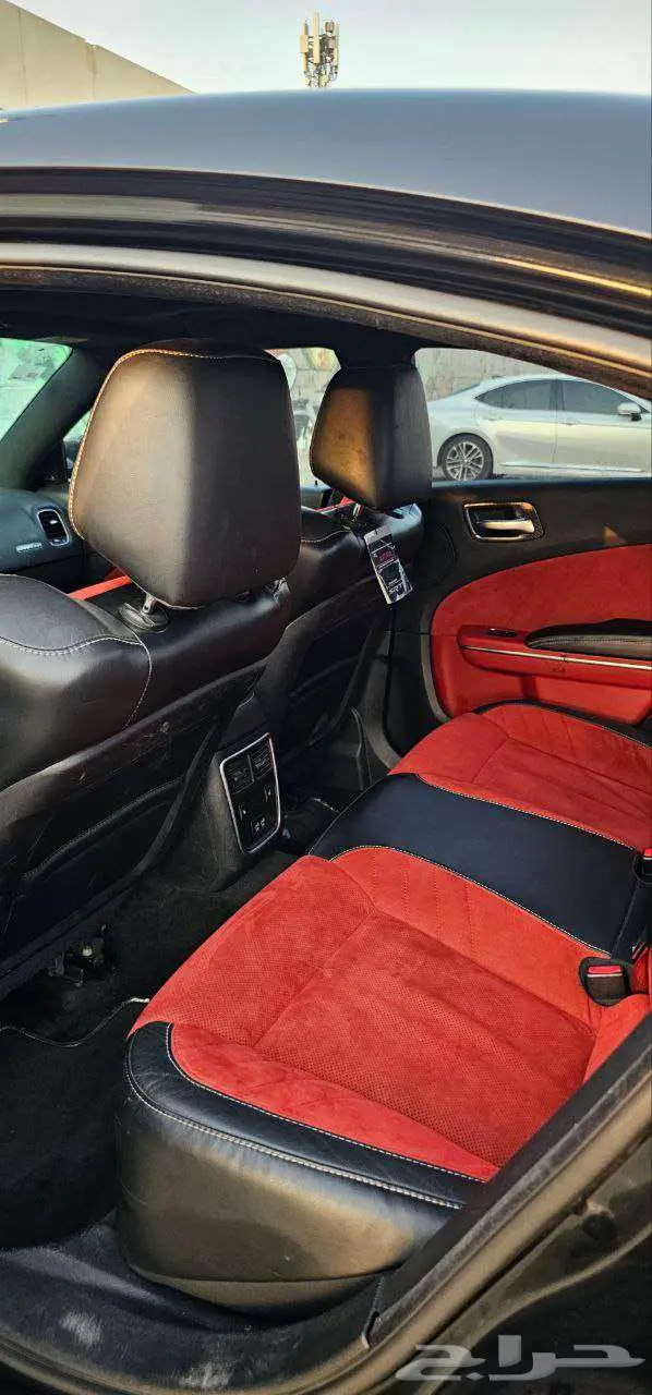 للبيع تشارجر2015 SRT 6.4 بلاك روف نظيف 20