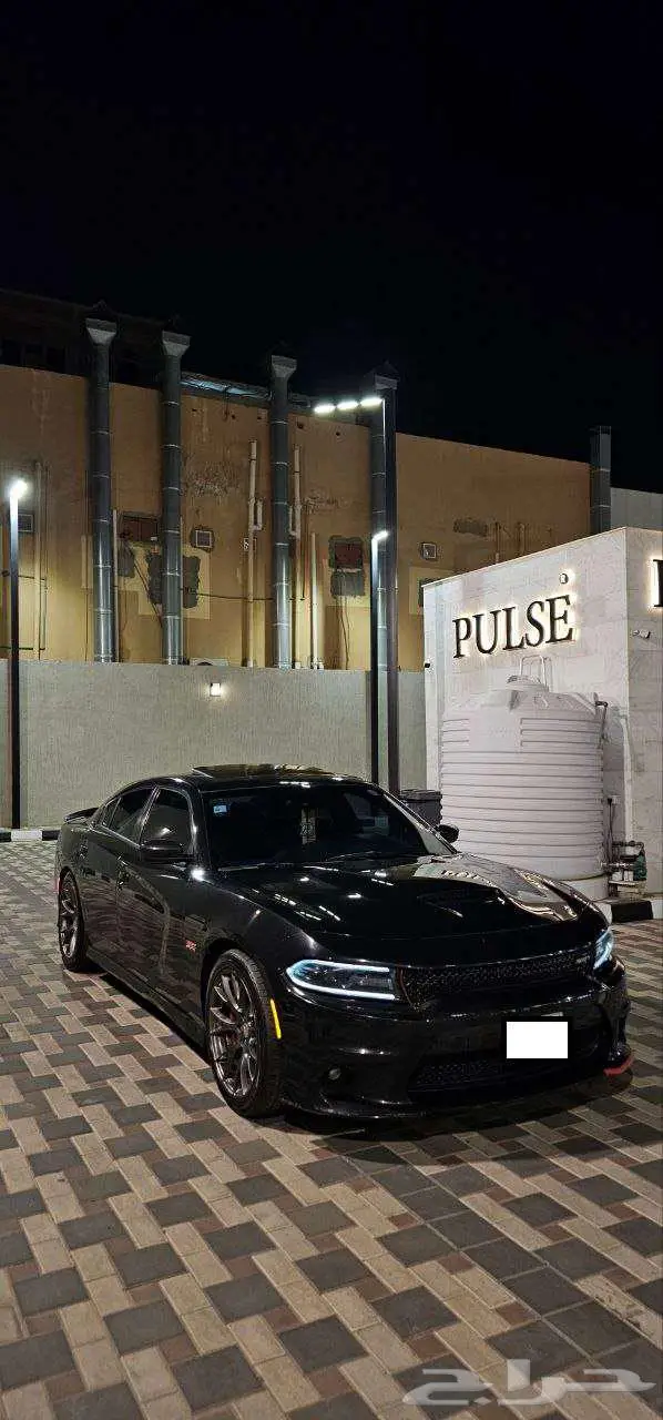 للبيع تشارجر2015 SRT 6.4 بلاك روف نظيف 1