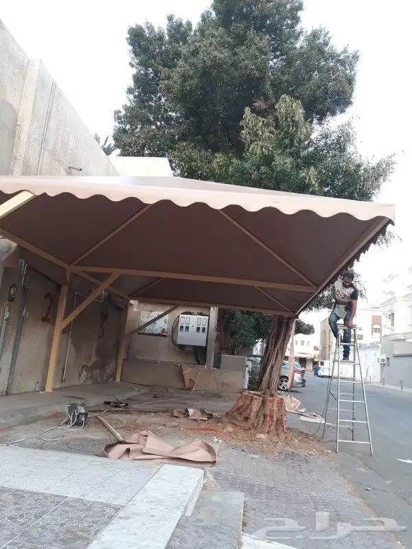 مظله سيارتين جنب بعض 0