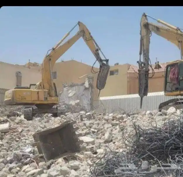 بوكلين لهدم جميع المباني السكنيه التالفه في مناطق عسير 0