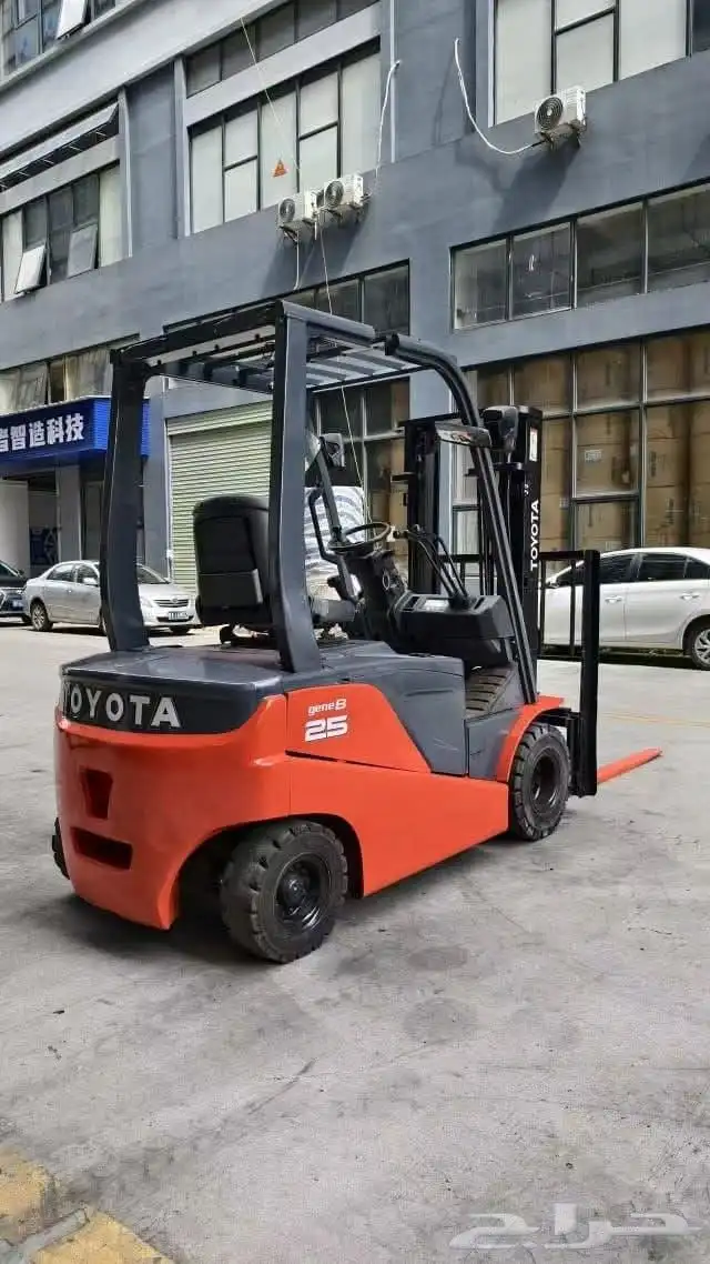 تأجير رافعات إيجار معدات فركلفلت سكينه شوكه كلارك 0