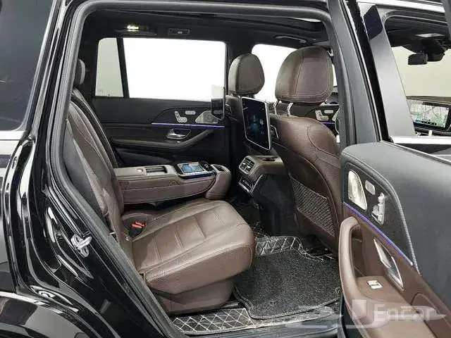 مرسيدس GLS580 موديل 2022 6