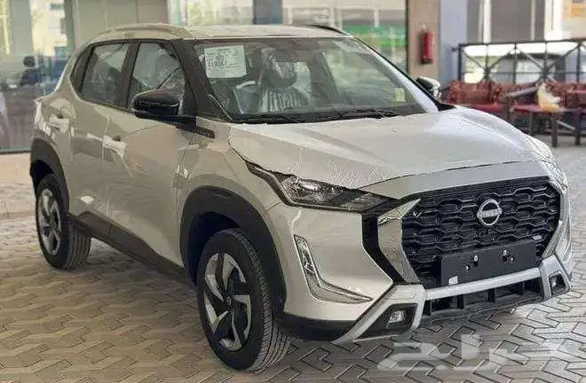 تتوفر فئات نيسان ماجنايت 2025 اصفار لمبيعات النقد والبنوك 3