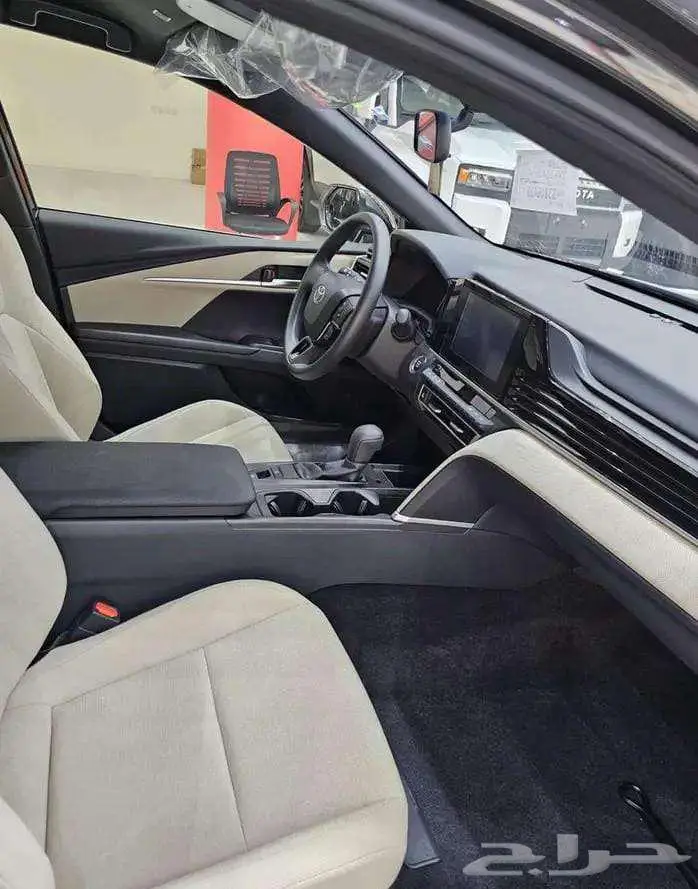 تويوتا كامري E استاندر بنزين وهايبرد 2025 اقساط 11