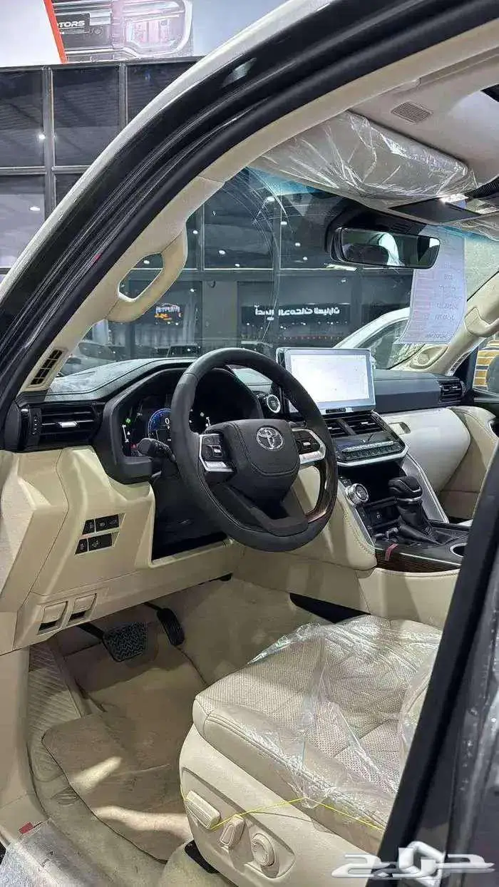 تويوتا لاندكروزر GXR L5 فل كامل خليجي 2025 - 328.000 1