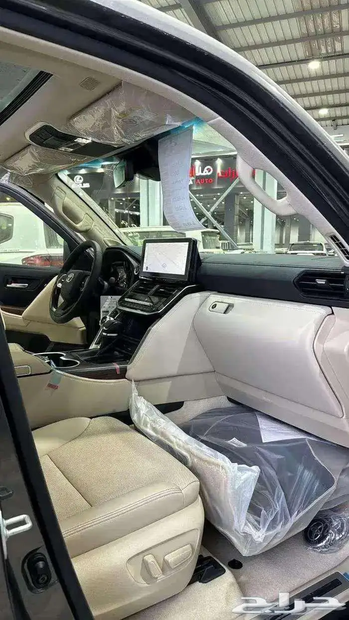 تويوتا لاندكروزر GXR L5 فل كامل خليجي 2025 - 328.000 2