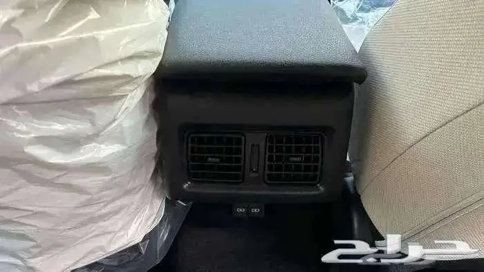 تويوتا كامري E 2025 بنزين 13