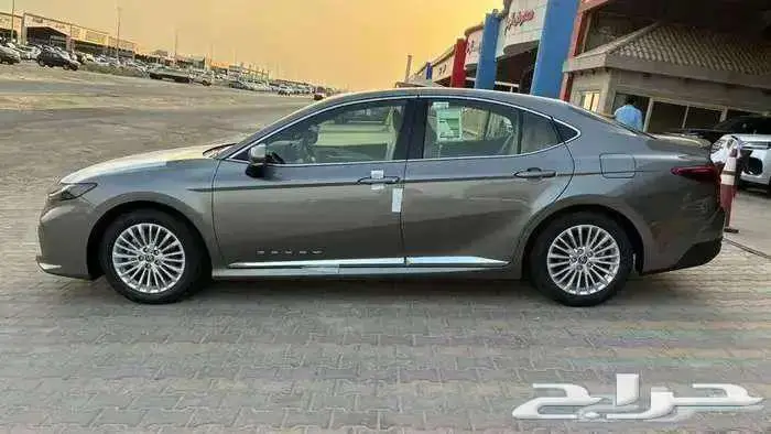 تويوتا كامري LE 2025 بنزين (( عرض خاص )) 3