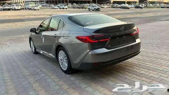 تويوتا كامري LE 2025 بنزين (( عرض خاص )) 5