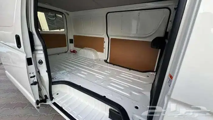 تويوتا هايس 2025 سقف واطي قير عادي بنزين بضاعة 9