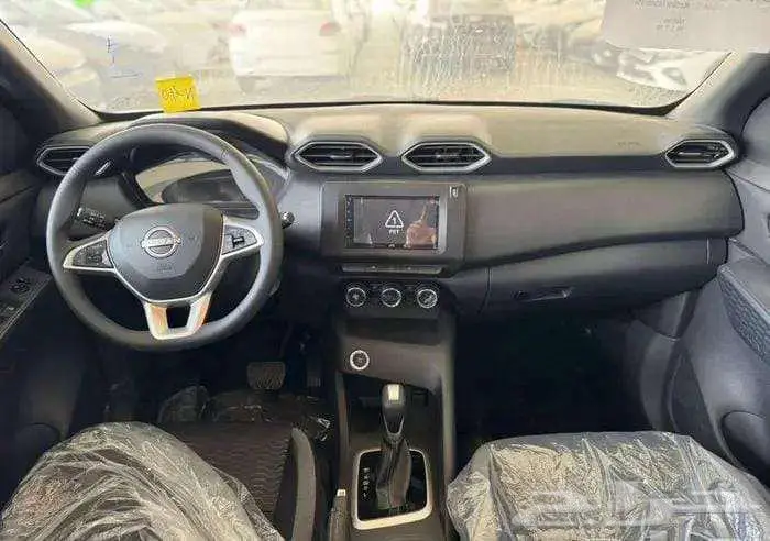 تتوفر فئات نيسان ماجنايت 2025 اصفار لمبيعات النقد والبنوك 4