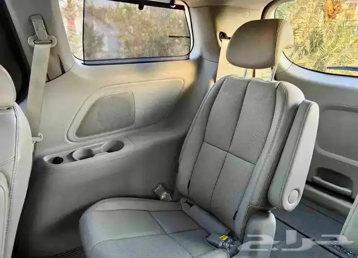 كيا كرنفال ديزل 2020 33