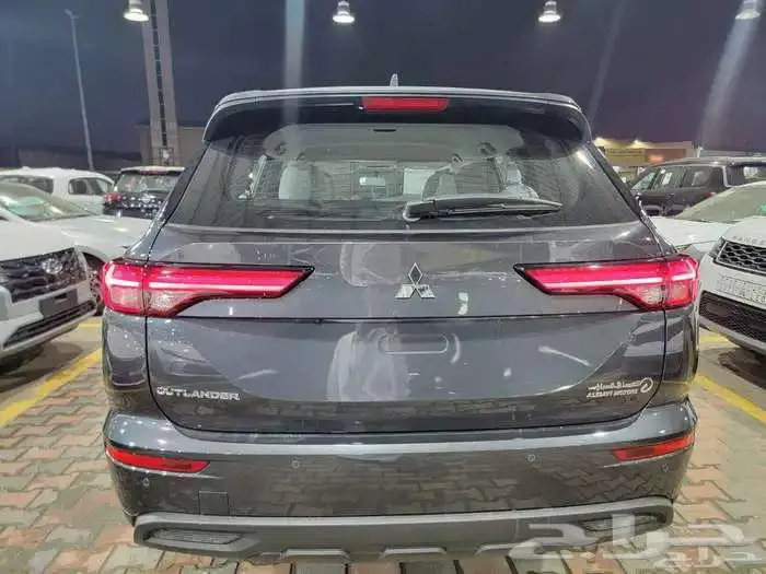 ميتسوبيشي اوتلاندر 2025 5-7 راكب بااقل الأسعار وجميع الفئات 2