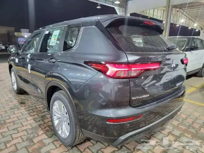 ميتسوبيشي اوتلاندر 2025 5-7 راكب بااقل الأسعار وجميع الفئات 3