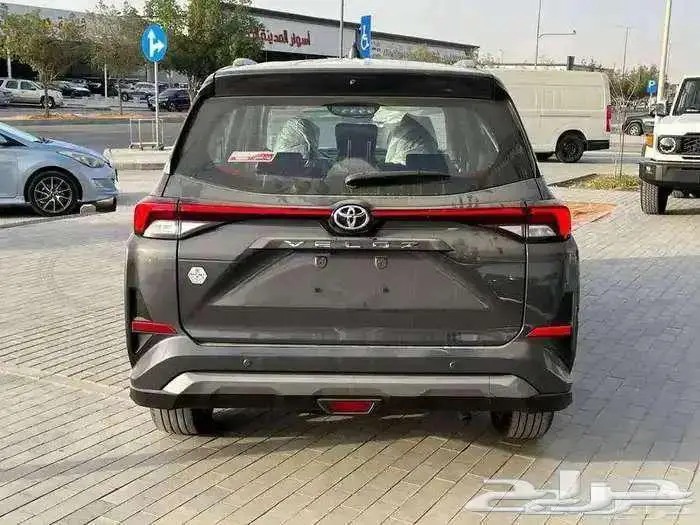 تويوتا فيلوز GLX بنزين 2025 9
