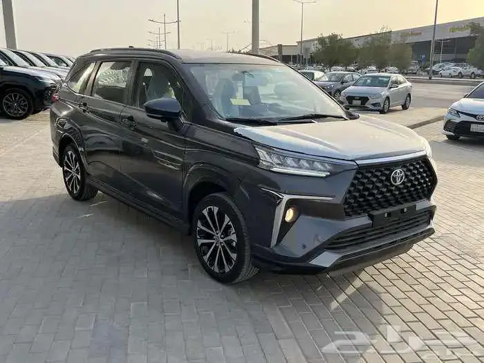 تويوتا فيلوز GLX بنزين 7 مقاعد موديل 2025 سعودي 9
