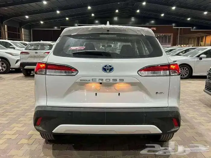 كورولا كروس هايبرد ابيض 2025 7
