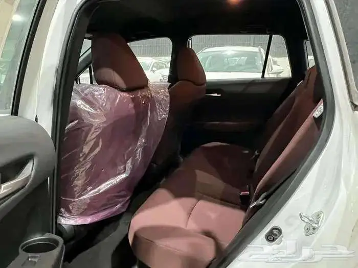 كورولا كروس هايبرد ابيض 2025 3