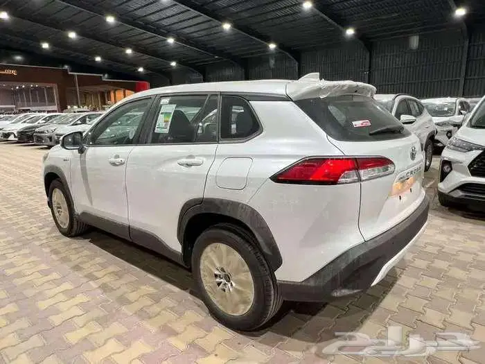 كورولا كروس هايبرد ابيض 2025 4
