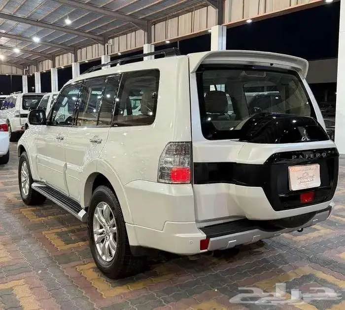 للبيع مستوبيشي باجيرو 2017 مكينة كبيره 3.8 سعودي V6 16