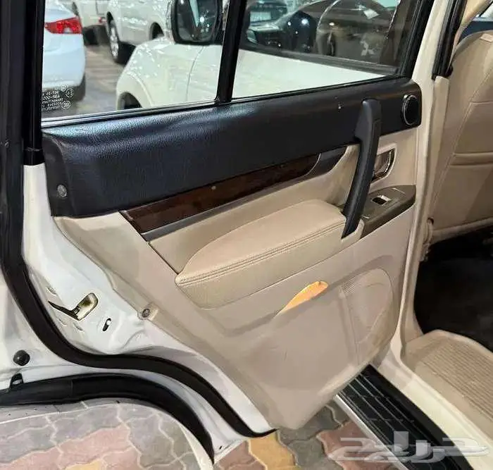 للبيع مستوبيشي باجيرو 2017 مكينة كبيره 3.8 سعودي V6 41