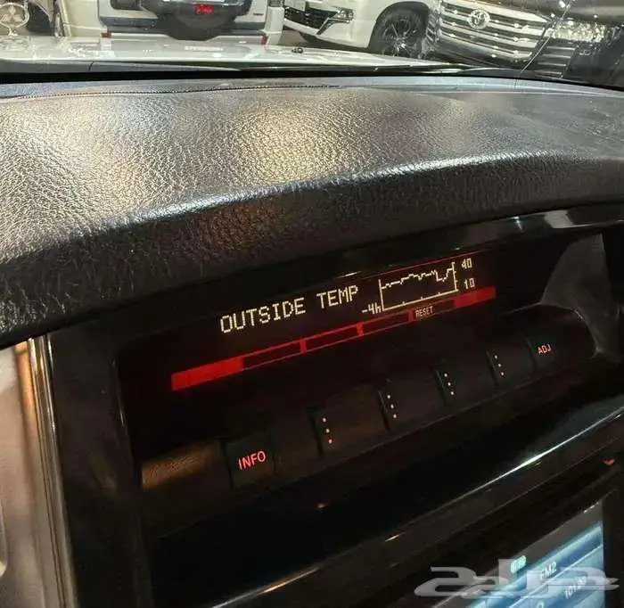 للبيع مستوبيشي باجيرو 2017 مكينة كبيره 3.8 سعودي V6 30