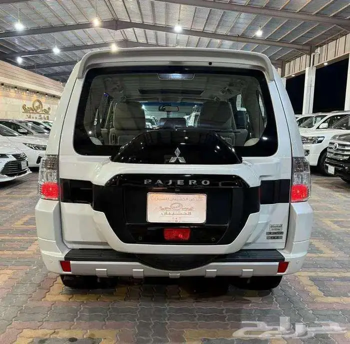 للبيع مستوبيشي باجيرو 2017 مكينة كبيره 3.8 سعودي V6 17