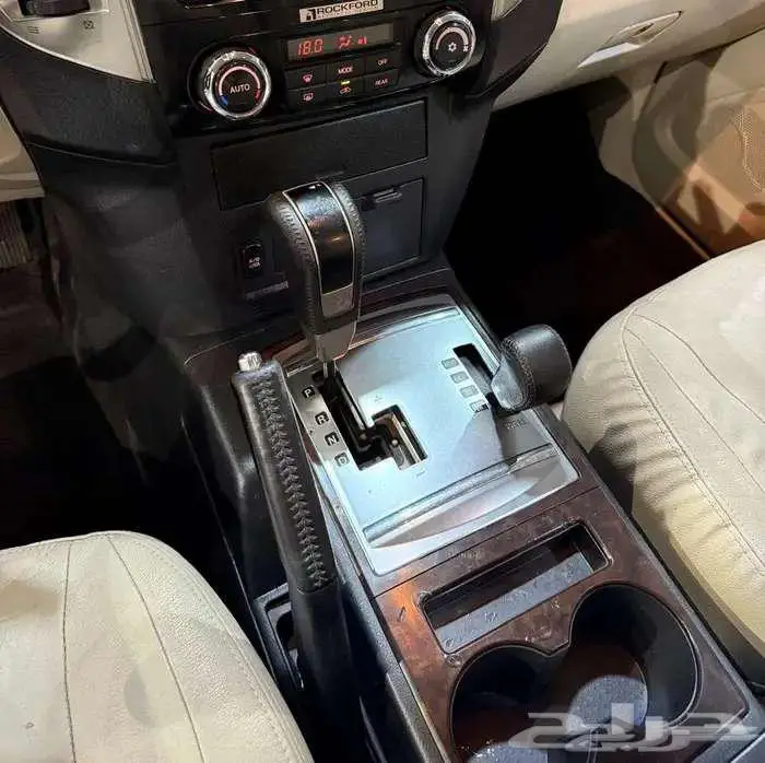 للبيع مستوبيشي باجيرو 2017 مكينة كبيره 3.8 سعودي V6 31