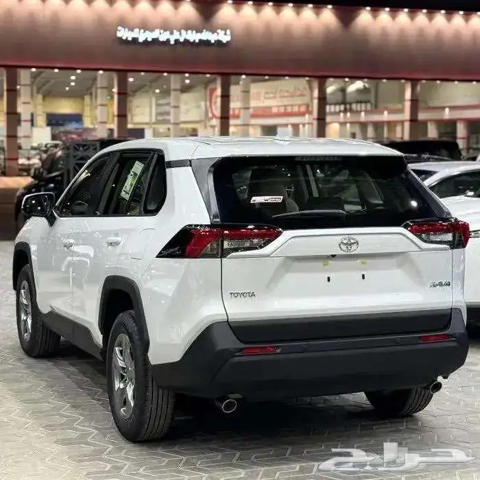 تويوتا راف فور LE بنزين دفع رباعي 2025 14