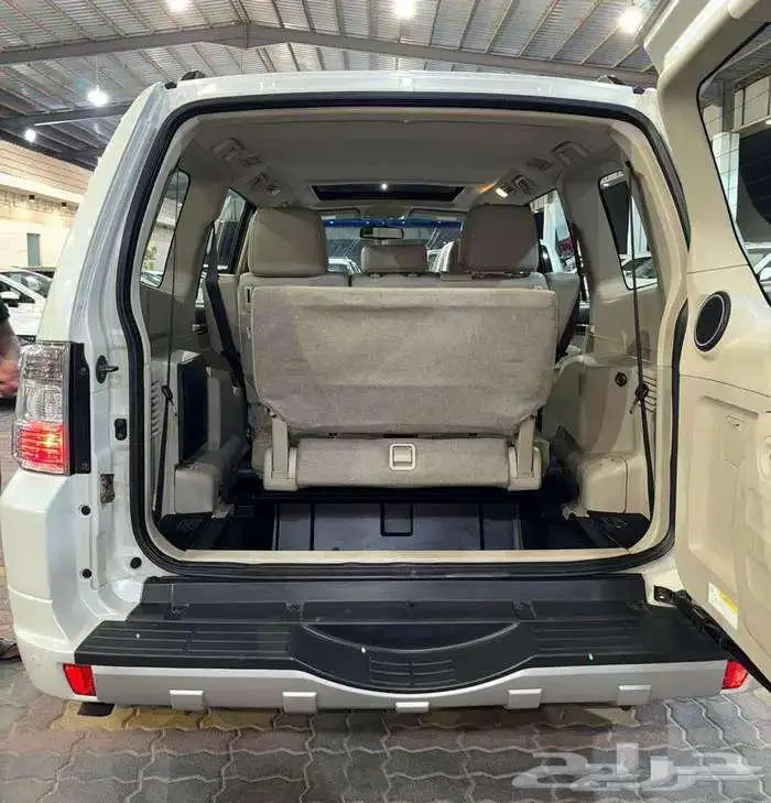 للبيع مستوبيشي باجيرو 2017 مكينة كبيره 3.8 سعودي V6 45