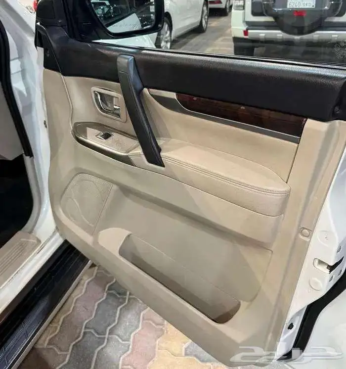 للبيع مستوبيشي باجيرو 2017 مكينة كبيره 3.8 سعودي V6 33