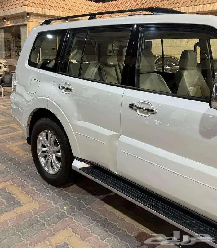 للبيع مستوبيشي باجيرو 2017 مكينة كبيره 3.8 سعودي V6 12