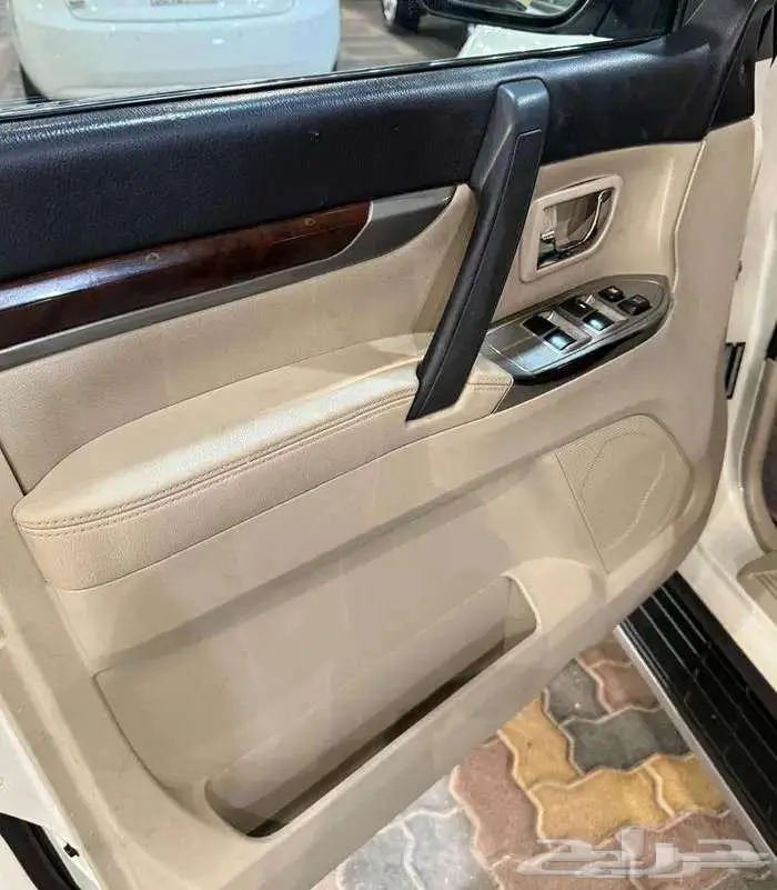 للبيع مستوبيشي باجيرو 2017 مكينة كبيره 3.8 سعودي V6 22