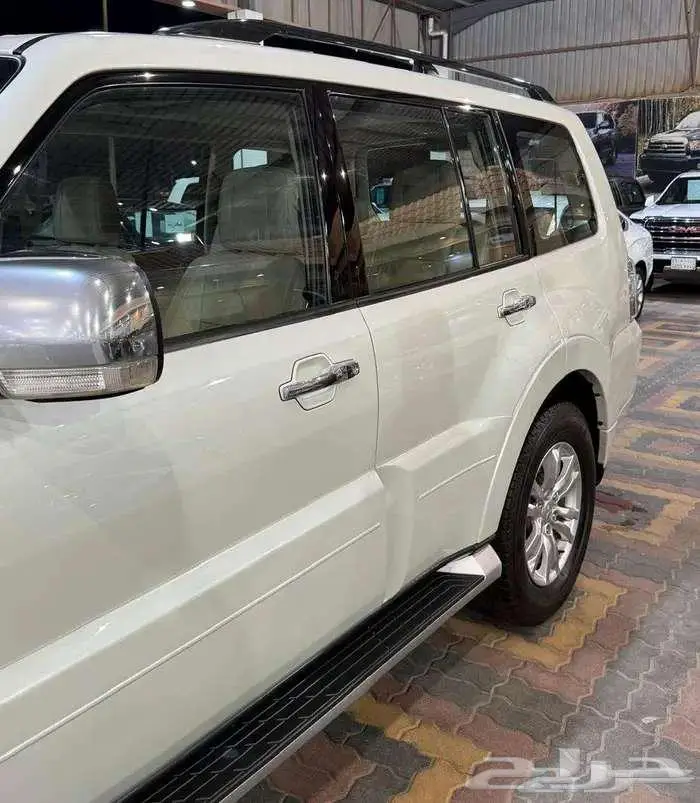 للبيع مستوبيشي باجيرو 2017 مكينة كبيره 3.8 سعودي V6 7