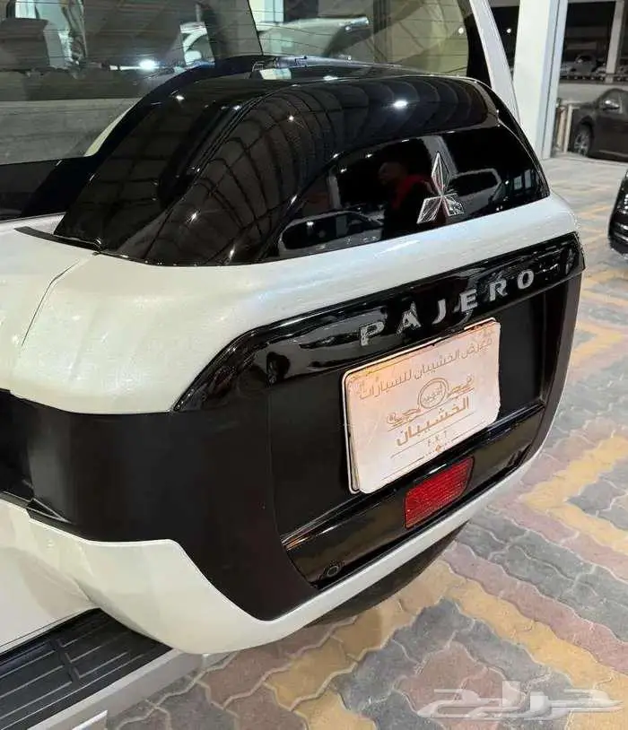 للبيع مستوبيشي باجيرو 2017 مكينة كبيره 3.8 سعودي V6 18